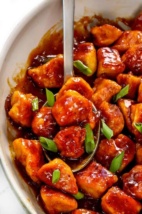 Sticky, Sweet and Spicy Apricot Chicken + VIDEO (30 Minutes!) Apricot Chicken Breast, Apricot Chicken Recipes, Apricot Jam Recipes, Rustic Wreaths, Apricot Recipes, Apricot Chicken, Spicy Appetizers, Chicken Appetizers, Fast Recipes