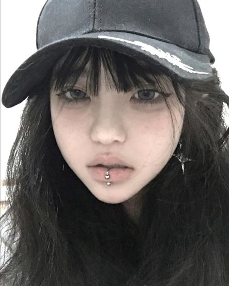 Face Piercings, Cool Piercings, Cool Makeup Looks, Lip Piercing, Body Mods, Just Girl Things, Ulzzang Girl, Simple Makeup, Makeup Inspo