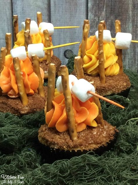 Campfire Cupcakes Halloween Themed Appetizers, Holiday Cookies Thanksgiving, Campfire Cupcakes, Holiday Cookies Decorated, Halloween Sugar Cookies Decorated, Camping Theme Birthday, Weight Watcher Desserts, Thanksgiving Food Sides, Holiday Decor Thanksgiving