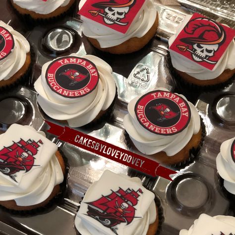 Nfl Buccaneers, Superbowl Desserts, Buccaneers Football, Hello Cupcake, Football Birthday Party, Tampa Bay Bucs, Football Birthday, Super Bowl Party, Food Decor