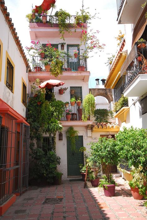 Old town street Marbella - Marbella – Travel guide at Wikivoyage Spain Houses, Spanish Gardens, European Houses, Marbella Old Town, Spain Marbella, Spain House, Puerto Banus, Marbella Spain, South Of Spain