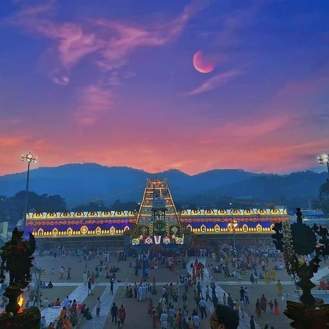 Lord Venkateswara Aesthetic, Tirumala Venkateswara, Tirumala Venkateswara Temple, Tamil Culture, Venkateswara Temple, Tirupati Balaji, Sinchan Wallpaper, Bike Couple, Hindu Temples