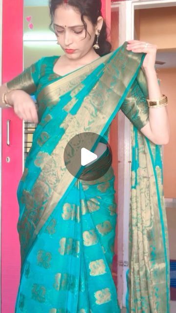 Seedha Pallu Saree Style, Saree Wearing Tips, Neetu Singh, Drape Sarees, Latest Silk Sarees, Saree Wearing, Silk Sarees With Price, Saree Draping, Simple Sarees