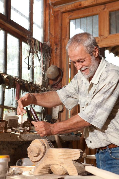 Carpentry Workshop, Working With Wood, Carpenter Work, Man Working, Woodworking Shows, Wood Architecture, Wood Worker, Woodworking Bench, Beautiful Castles