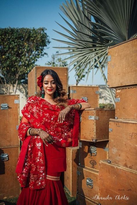 10 Brides Who Prove Sharara Needs To Make A Comeback! Bride Look Indian, Red Sharara Suit, Floral Hairstyles, Red Sharara, Mehendi Outfit, Mehendi Ceremony, Mehndi Ceremony, Bridal Hair Buns, Indian Wedding Planning