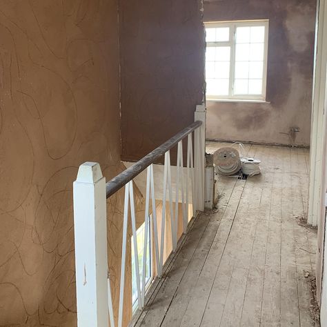 Upstairs Hallway Ideas Landing, Upstairs Landing Ideas, Landing Ideas Upstairs, Painted Banister, Hallway Home Office, Desk At Home, Landing Ideas, Upstairs Hallway Ideas, Upstairs Landing