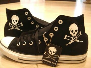 Jackass ♥_♥ How Men Think, Converse Design, Dr Shoes, Image Swag, Estilo Punk, Shoe Inspo, New Rock, Emo Scene, Swag Shoes