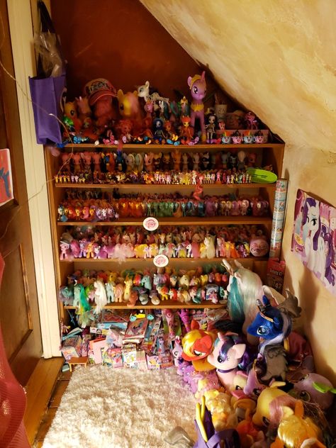 Meli Core, Nom Noms Toys, Mlp Collection, Twilight Sparkle Equestria Girl, My Little Pony Figures, My Little Pony Collection, Toy Shelves, Chill Room, Collection Display