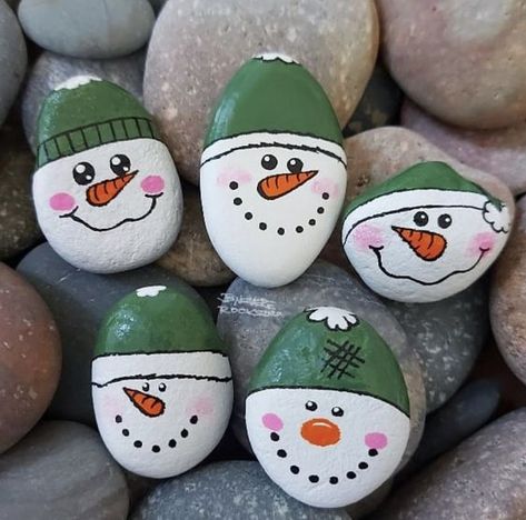 30 Cute Christmas Rock Painting Ideas - Nikki's Plate Holiday Gifts Ideas, Fun Winter Crafts For Adults, Winter Pebble Art, Snowman Rock Painting Ideas, Snowman Painted Rocks, Stenmaling Ideas, Christmas Rocks Painted Ideas, Kid’s Christmas Crafts, Christmas Rock Painting Ideas Easy