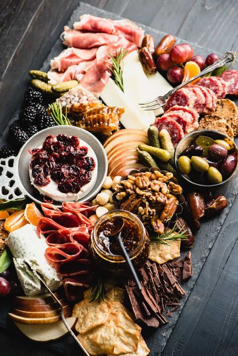 Wow everyone at your next party with the best ever Gluten-Free Charcuterie Board! Get my template and adjust to any needs including make it paleo-friendly or dairy-free. | StupidEasyPaleo.com Fingerfood Party, Decorações Com Comidas, Charcuterie Inspiration, Charcuterie Cheese, Charcuterie Platter, Party Food Platters, Charcuterie And Cheese Board, Charcuterie Recipes, Cheese Platters