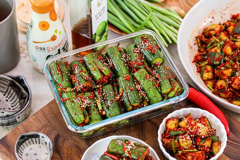 Vegan Cucumber Kimchi, Oi Sobagi Kkakdugi Recipe, Argentinian Chimichurri Recipe, Diy Kimchi, Korean Pickles, Kimchi Sauce, Vegan Kimchi Recipe, Kimchi Recipes, Vegan Cucumber, Cave Town