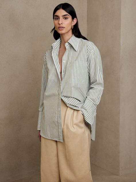 Oversized Poplin Shirt Outfit, Dress With Shirt Over It, Virginia Outfits, Poplin Shirt Outfit, Oversized Button Down Shirt Outfit, Oversized Linen Shirt Outfit, Mother Archetype, Linen Shirt Outfit, Oversized Shirt Outfit