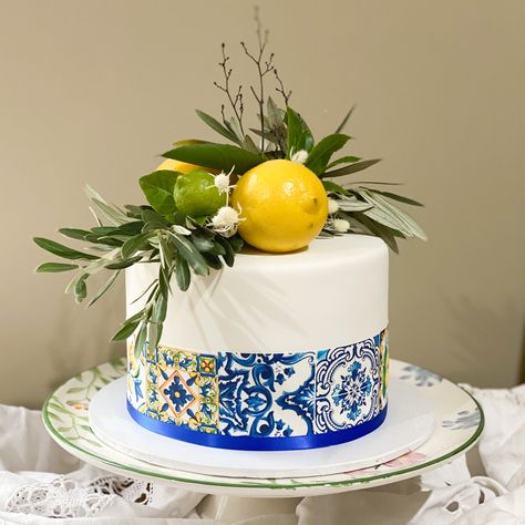 Tile cakewrap olive leaf snd lemon topper Sicilian Cake Design, Positano Cake Theme, Mediterranean Cake Design, Positano Cake, Amalfi Coast Cake, Amalfi Theme, Italian Baby Showers, Lemon Wedding Cakes, Lemon Themed Bridal Shower