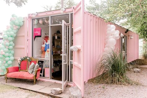 Cargo Room Garage Boutique Ideas, Container Salon Ideas, Salon Boutique Ideas, Mobile Boutique Ideas, Mobile Fashion Truck, Mobile Spa, Fashion Truck, Store Design Boutique, Mobile Business