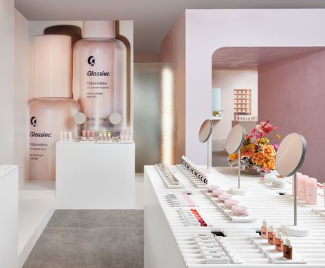 Glossier Pop Up, Beauty Pop, Makeup Store, Store Interior, Retail Space, Beauty Store, Pop Up Store, Store Display, Celebrity Look