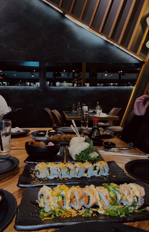 Fine Dining Aesthetic Night, Aesthetic Food Pictures At Restaurant, Sushi Restaurant Aesthetic Instagram, Eating Restaurant Aesthetic, Aesthetic Food Pictures Restaurant, Eating At Restaurant Aesthetic, Aesthetic Food Restaurant, Eating Out Aesthetic Restaurant, Aesthetic Sushi Pictures