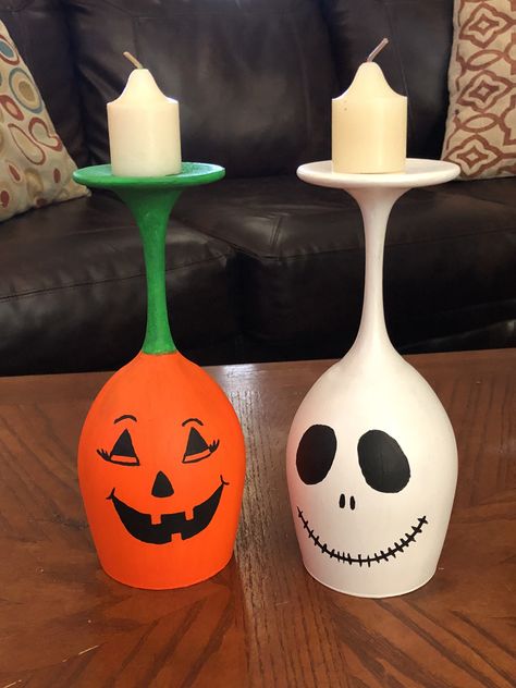 Halloween Wine Glass Candle Holder, Pumpkin Wine Glass Candle Holder, Diy Skull Candle Holder, Wine Glass Christmas Crafts, Scary Candles, Wine Glass Candle Holders, Halloween Candles Diy, Halloween Wine Glasses, Halloween Candle Holder