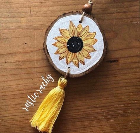 Boho Car Decor, فن الرسم بالمسامير, Car Hanging Accessories, Car Accessories Diy, Car Things, Wood Slice Crafts, Wood Slice Art, Mirror Hanging, Cute Car Accessories