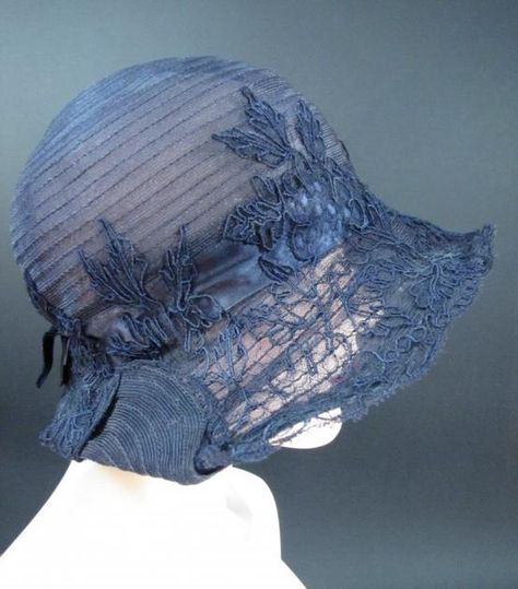 Cloche 1920s Hats, Straw Cloche Hat, Style Année 20, Love Hat, Wearing A Hat, Cloche Hat, Blue Hat, 1920s Fashion, Beautiful Hats