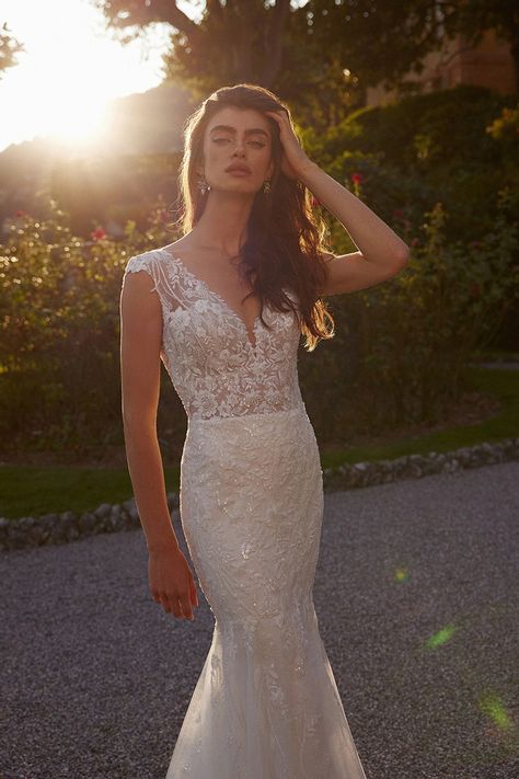 Justin Alexander - Ilanna | Bridal Elegance Studio Justin Alexander Bridal, Wedding Dress Shop, Bridal Elegance, Trumpet Wedding Dress, Justin Alexander, Wedding Dresses Beaded, Wedding Dress Accessories, Beaded Wedding, Bridal Salon