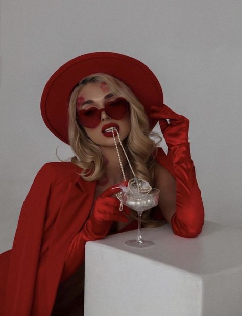 Bold Photoshoot Ideas, Vermelho Aesthetic, Valentine Photoshoot, 30th Birthday Outfit, Valentine Photo Shoot, Beautiful Photoshoot Ideas, Red Gloves, Glam Photoshoot, Valentine Photography