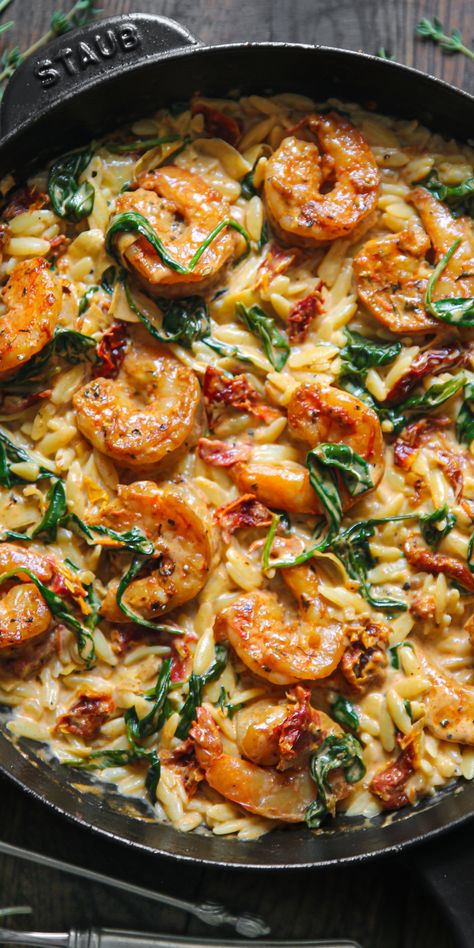 Creamy Tuscan Shrimp Orzo with Spinach, Sun-Dried Tomatoes, and Artichokes - in a cast iron skillet. Orzo With Spinach, Creamy Tuscan Shrimp, Shrimp And Spinach, Shrimp Spinach, Tuscan Shrimp, Shrimp Orzo, Creamy Shrimp, Shrimp Dinner, Shrimp Recipes For Dinner