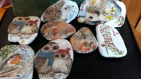 Decoupage Rocks Ideas, Decoupage On Rocks, Decoupage Rocks, Unicorn Mason Jar, Christmas Painted Rocks, Altered Objects, Recycle Christmas Cards, Painting Guide, February Ideas