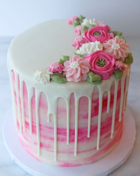 Cake With Flowers, Buttercream Flower Cake, Cake Decorating Designs, Drip Cake, Buttercream Flowers, Pretty Birthday Cakes, Floral Cake, Drip Cakes, White Cake