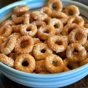 MINI DOUGHNUT FRIED CHEERIOS Fried Cheerios, Hot Buttered Cheerios, Buttered Cheerios, Cheerios Cereal, Mini Doughnuts, Fair Food, Popular Snacks, Fair Food Recipes, Cooking Instructions