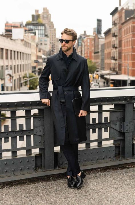 Looking for stylish mens fall outfits? Check out this list of trench coat outfit ideas for men with black or tan trench coats. There’s casual street style looks, as well as classy and formal mens trench coat outfits for fall and winter 2023, as well as spring 2024. Black Trench Coat Outfit Spring, Black Trench Coat Outfits, Mens Black Trench Coat, Mens Trench Coat Outfit, Black Trench Coat Outfit, Black Trench Coat Men, Trench Coat Outfit Spring, Trench Coat Outfit Ideas, Spring Coat Outfit