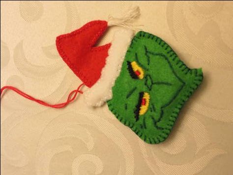 Rudolph, Grinch and Frosty felt ornaments - OCCASIONS AND HOLIDAYS The Grinch Felt Ornaments, Grinch Sewing Ideas, Grinch Felt Pattern, Grinch Sewing Pattern, Grinch Felt Ornament Pattern, Felt Grinch Ornament, Grinch Felt Ornament, Felt Grinch, O Grinch