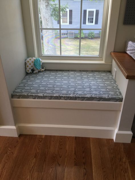 Diy Dog Bed Window Seat, Diy Dog Window Seat, Window Seat For Dog, Dog Window Perch, Nursery Window Seat, Dog Window Seat, Seating In Kitchen, Kitty Care, Nursery Window