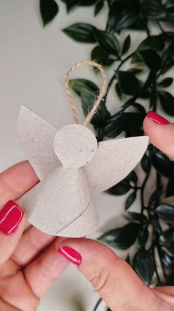 Easy Angel Craft, Toilet Paper Angel Craft, Toilet Paper Angel, Toilet Roll Angel, Angel Toilet Paper Roll Crafts, Angeles Aesthetic, Toilet Paper Roll Angel, Toilet Paper Roll Ornaments, Toilet Paper Roll Christmas Ornaments