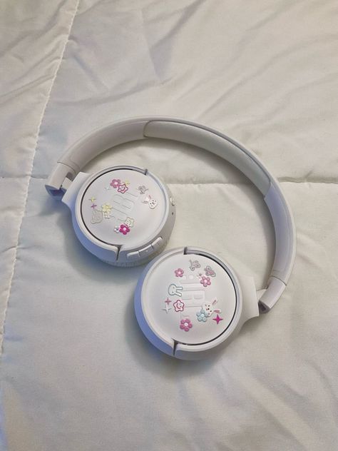 decorated my jbls :3 Decorated Headphones, Headphone Decoration, Aesthetic Headphones, Jbl Headphones, Cute Tumblr Wallpaper, Outfit Making, Good Music, Headphones, Electronics