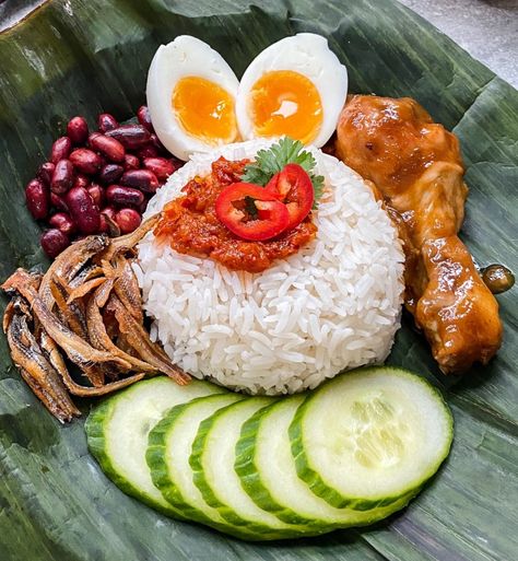 Nasi Lemak | Tilda Malaysian Nasi Lemak, Malaysian Chicken Curry, Rice Menu, Meat Birds, Food Kiosk, Malaysian Cuisine, Nasi Lemak, Onion Chicken, National Dish