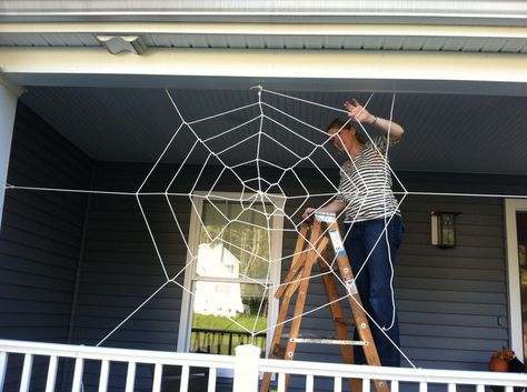 Rope Spider Web, Diy Halloween Spider Web, Diy Halloween Spider, Cheap Halloween Diy, Dollar Store Halloween Decorations, Cheap Diy Halloween Decorations, Spider Web Decoration, Hallowen Ideas, Creepy Decor