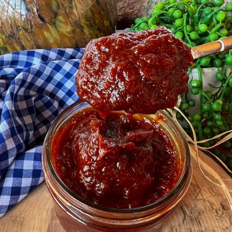 How to Make Rhubarb Barbecue Sauce - A Savory Rhubarb Recipe Vegetable Loaf, Best Rhubarb Recipes, Rhubarb Chutney, Smoked Chicken Recipes, Barbeque Sauce Recipe, Rhubarb Sauce, Barbecue Sauce Recipes, Meatless Dinner, Barbeque Sauce