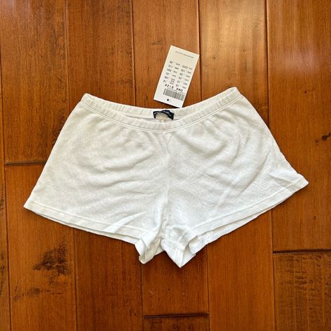 White Lounge Shorts, Vacay Packing, Heart Shorts, White Lounge, Brandy Melville Shorts, Eyelet Shorts, Pinterest Makeup, Sleep Shorts, Birthday List