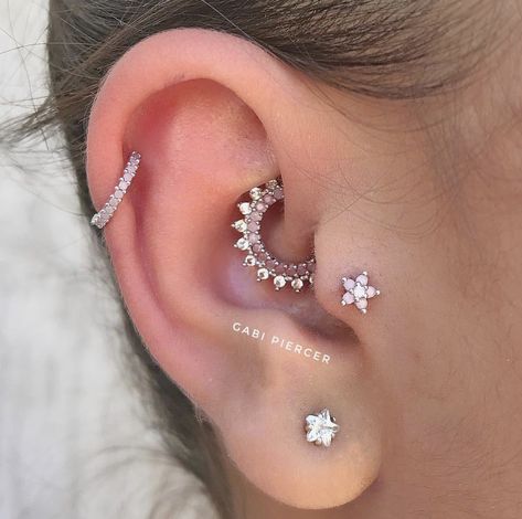 Tragus Helix Piercing, Unique Ear Piercings, Ear Peircings, Types Of Ear Piercings, Daith Jewelry, Daith Piercing Jewelry, Cool Ear Piercings, Pretty Ear Piercings, Face Piercings