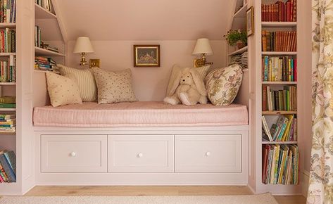 Reading nook that turns into a pull out bed!!! Hart Interiors, Living Room Designs India, Sustainable Living Room, Built In Daybed, Attic Bed, Coastal New England, Bedroom Built Ins, Bed Nook, Hangout Room