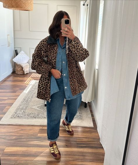 2024 Trends • Instagram Collarless Jacket Outfit, Print Coat Outfit, Denim Shirt Outfit Women, Casual Dinner Outfit Winter, Dinner Outfit Winter, Denim Shirt Outfit, Winter Teacher Outfits, Professional Chic, Comfy Casual Outfits