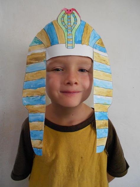 All That's Goood: What did the Pharaohs wear on their heads? Egyptian Crown, Egyptian Headdress, Egypt Vbs, Egypt Games, Egyptian Crafts, Human Body Projects, Egypt Crafts, Pharaoh Costume, Around The World Theme