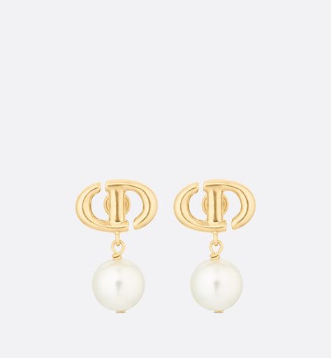 The CD Navy earrings offer an elegant and refined allure. The gold-finish metal 'CD' signature reveals a delicate white resin pearl. The earrings may be worn with other creations from the CD Navy line. Navy Earrings, Dior Earrings, Dior Jewelry, Luxury Earrings, Christian Dior Couture, Dior Couture, Pearl Earring, Fashion Jewelry Earrings, Antique Earrings