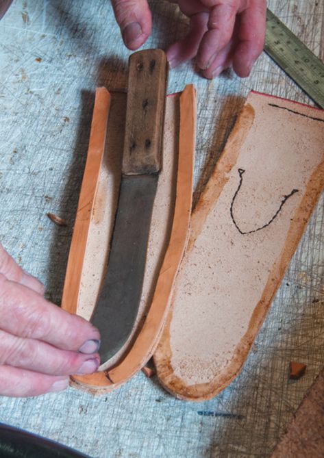 Knife Sheaths Designs, Simple Leather Projects, Diy Leather Knife Sheath, Leather Knife Sheath Pattern, Leather Knife Sheath, Native American Clothing, Bushcraft Knives, Leather Workshop, The Shed