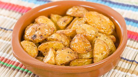 For a healthy and flavorful Weight Watchers side dish with only 5 SmartPoints, make taco seasoned roasted potatoes. Iodine Free Diet, Seasoned Roasted Potatoes, Smoked Potatoes, Low Iodine Diet, Make Taco Seasoning, Seasoned Potatoes, Holiday Picks, Parmesan Potatoes, Popular Diets