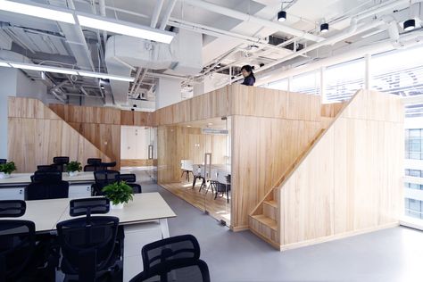 Gallery of FinUp Office Design / hyperSity - 9 Big Office Design, Clt Structure, Office Mezzanine, Mezzanine Office, Warehouse Office Design, Open Office Design, Factory Office, Warehouse Office, Collaborative Workspace