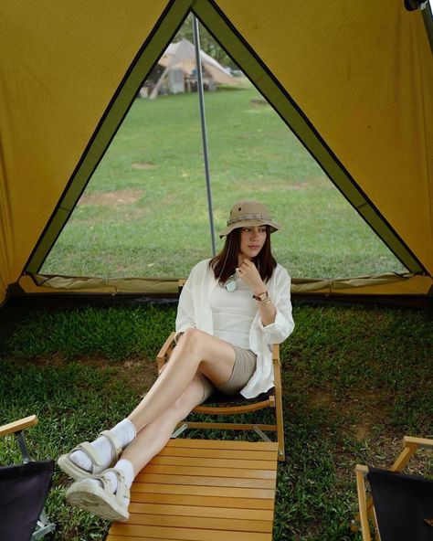 Korean Camping Outfit, Adventurecore Aesthetic, Hiking Picture Ideas, Camping Outfits For Women Summer, Outfit Camping, Zoo Outfit, Kimmy Kimberley, Camping Outfit, Camping Outfits For Women