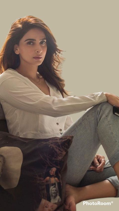 Saba Qamar, Simple Casual Outfits, Beautiful Blonde Hair, Beautiful Lady, Girls Dp, Blonde Hair, Youtube Videos, Casual Outfits, Lips