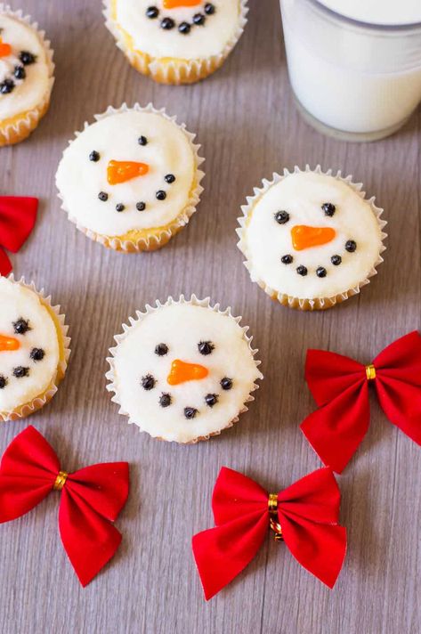 Easy Holiday Dessert, Vegetarian Christmas Recipes, Christmas Cupcakes Recipes, Christmas Cupcakes Decoration, Vegetarian Christmas, Snowman Cupcakes, Easy Holiday Desserts, Vegan Christmas Recipes, Holiday Dessert