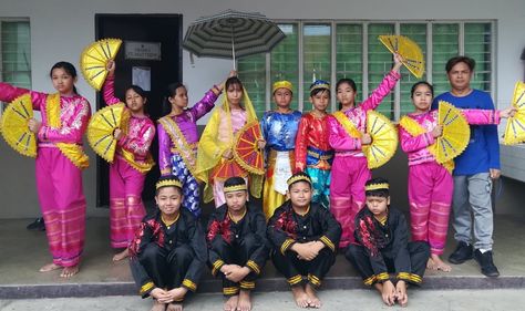 Singkil Costume, Mindanao Costume, Filipino Fashion, Cultural Dance, Art App, Dancer Wear, Bamboo Poles, Filipino Culture, Art Apps